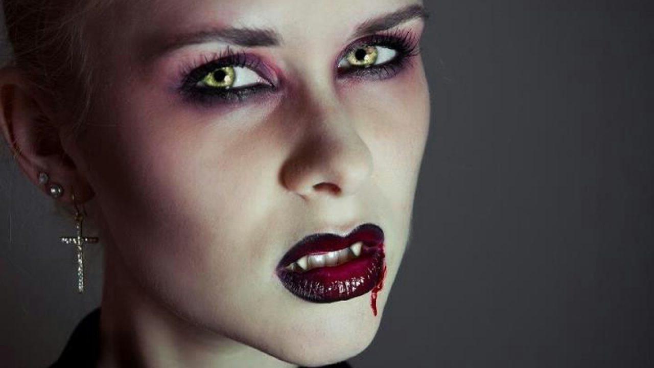 Cómo hacer un maquillaje de vampiresa - Handspire