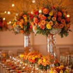 Centro mesa boda con flores naranja