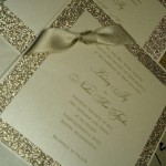 Invitación de boda elegante dorada